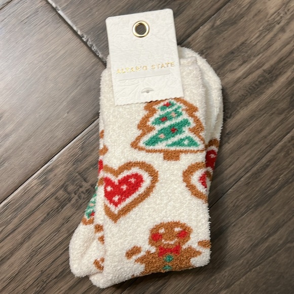 Altar’d State 🎁 Christmas Cozy Socks gingerbread, trees and hearts NWT - Picture 3 of 3